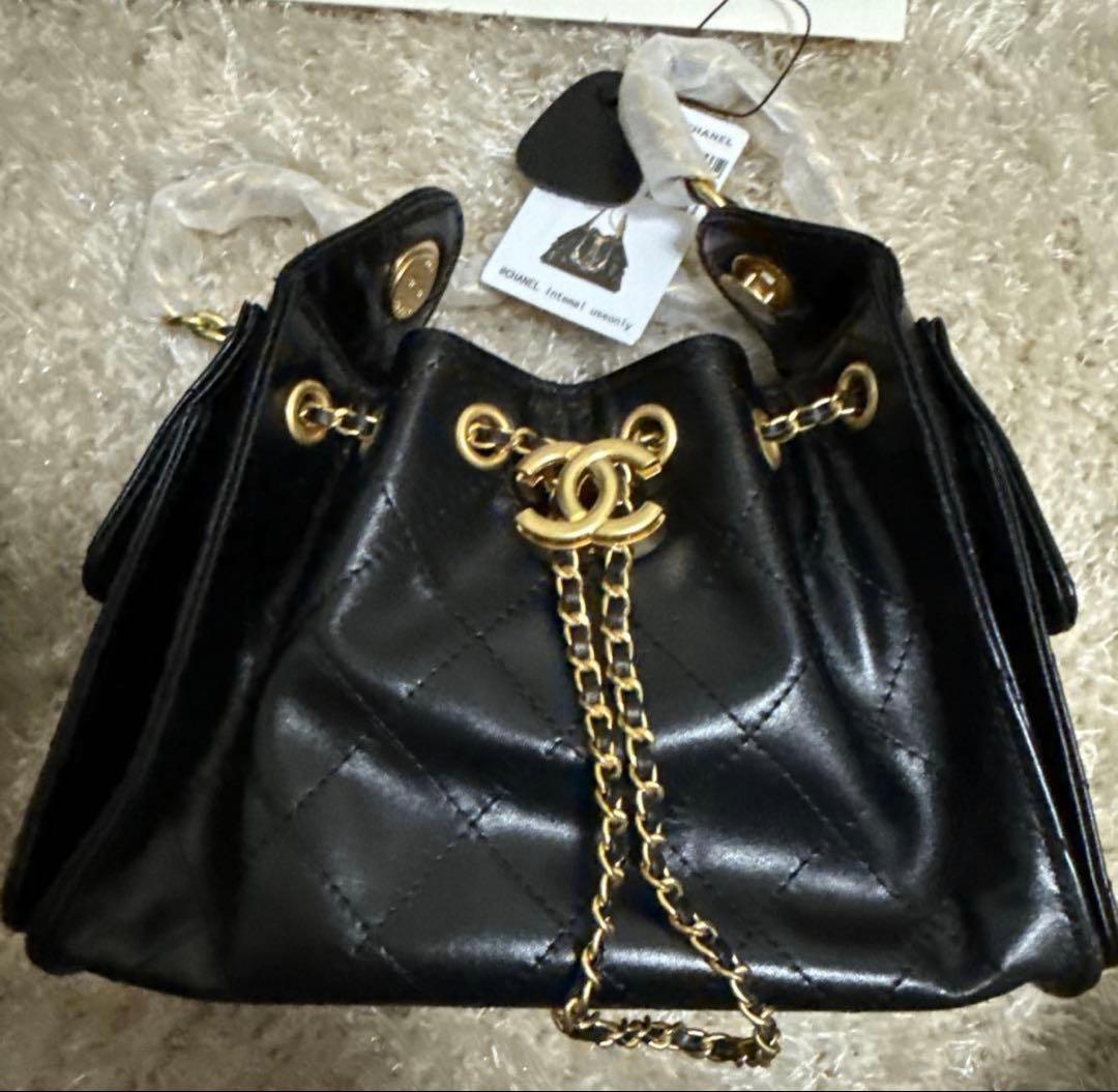 CHANEL ブラックレザーショルダーバッグ