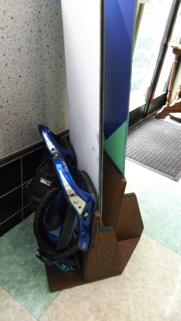 スノーボードスタンドラック　2本用、左側用