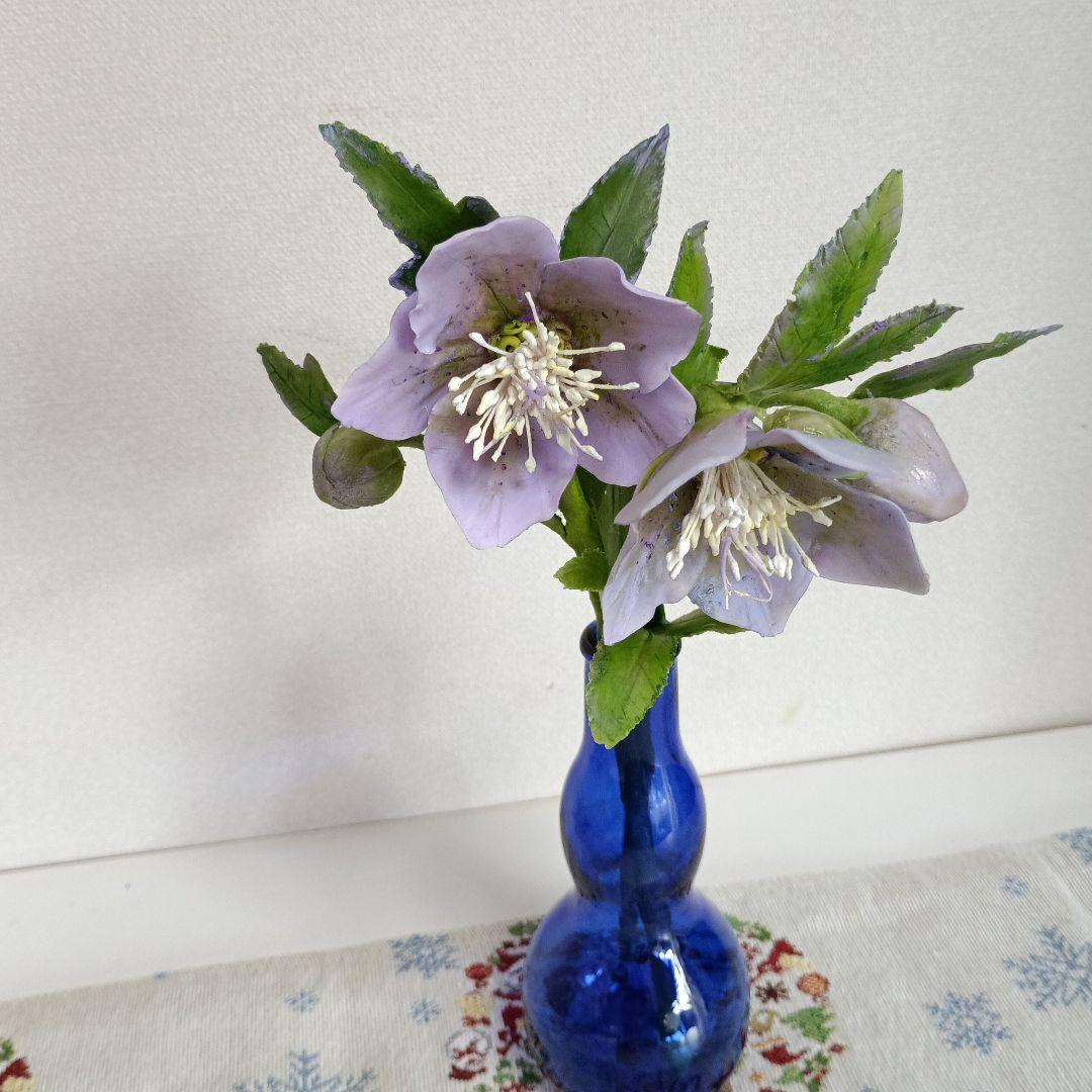 ポインセチアとクリスマスローズアレンジ 　クレイフラワー　樹脂粘土