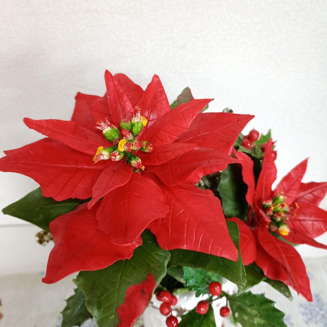 ポインセチアとクリスマスローズアレンジ 　クレイフラワー　樹脂粘土