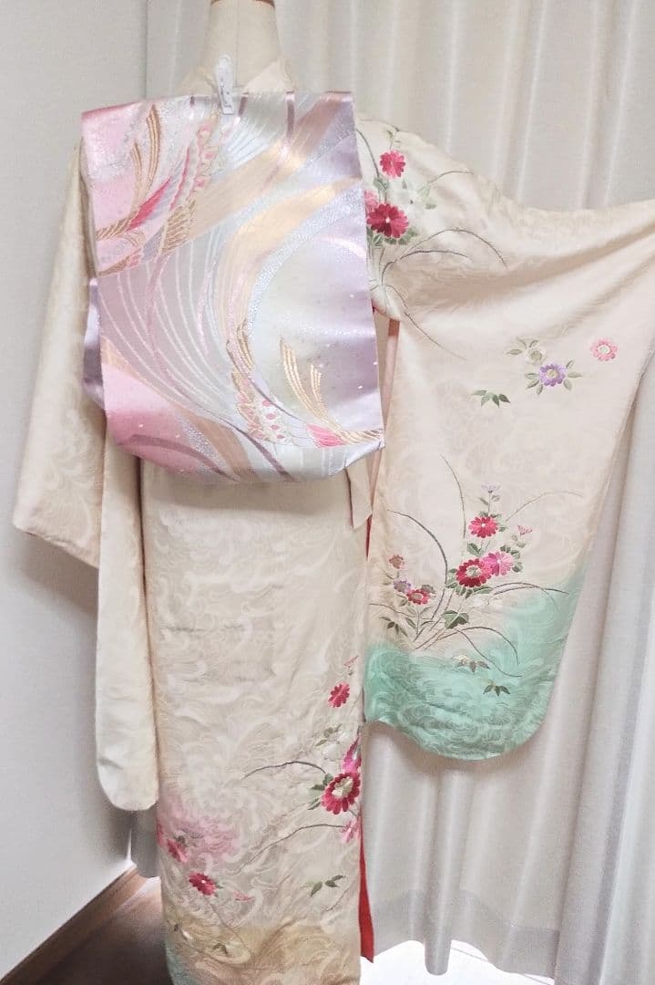 成人式正絹振袖フルセット　薄ピンク　刺繍　豪華　　上品　長襦袢