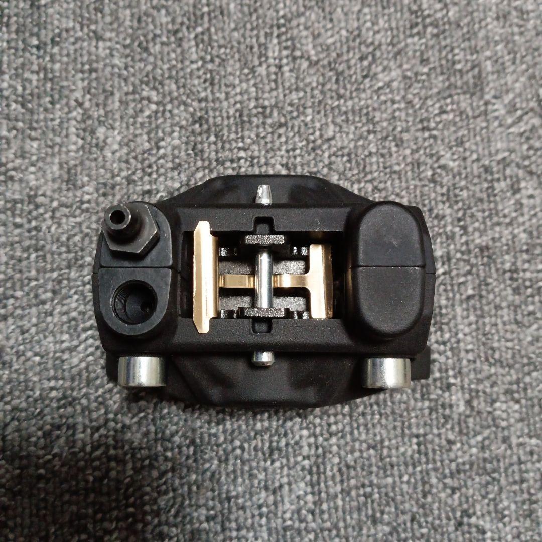 ブレンボ 2ピストンキャリパー ブラック 2POT・　84mm