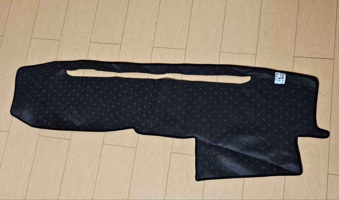 215サーフ　ダッシュボードマット