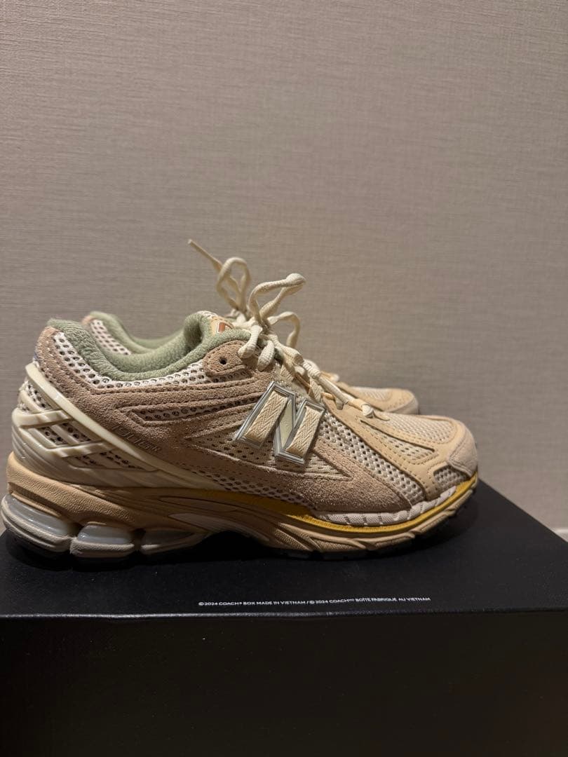 AURALEE × New Balance 1906R