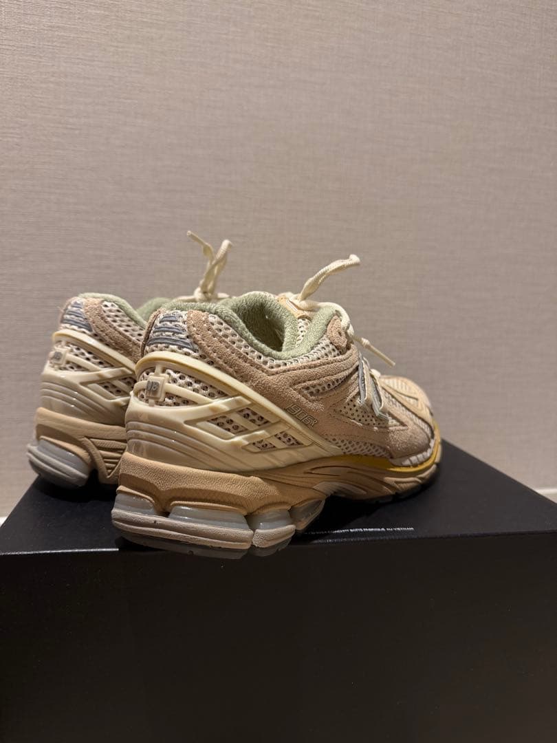 AURALEE × New Balance 1906R