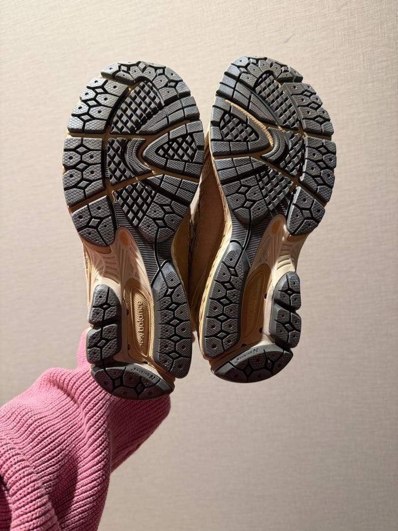 AURALEE × New Balance 1906R