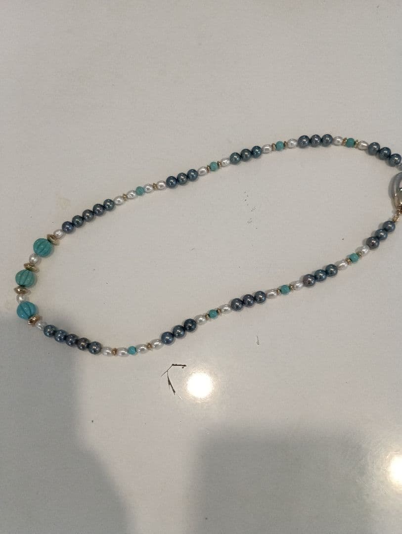 ターコイズブルーとパールのネックレス