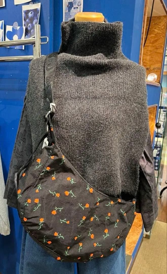 BAGGU ミディアムナイロン クレセントバッグ 花柄