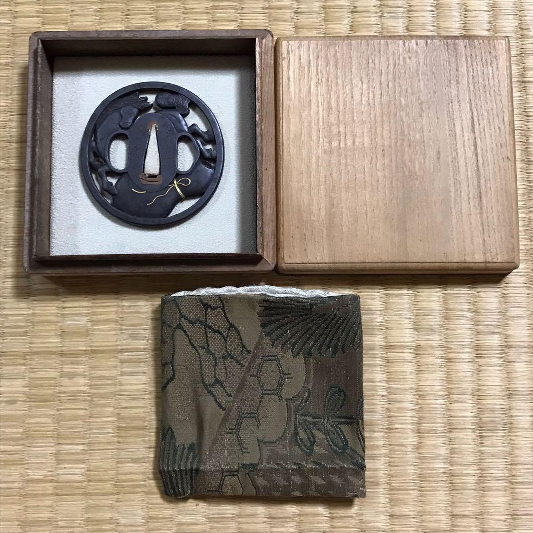 ★時代 /刀剣小道具！『因州住 駿河作』鉄地 瓢箪に馬 透かし 金象嵌 鍔★