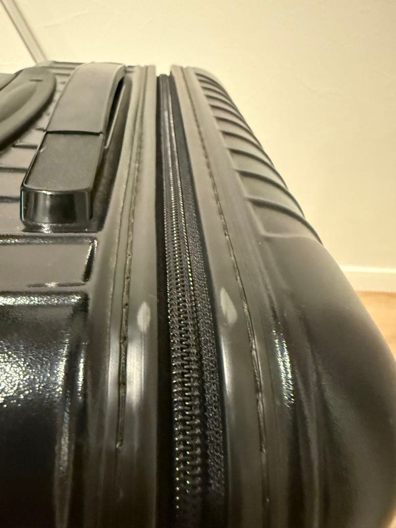 美品　リモワ　サルサ　黒　2輪 約33Ｌ　即購入OKです。