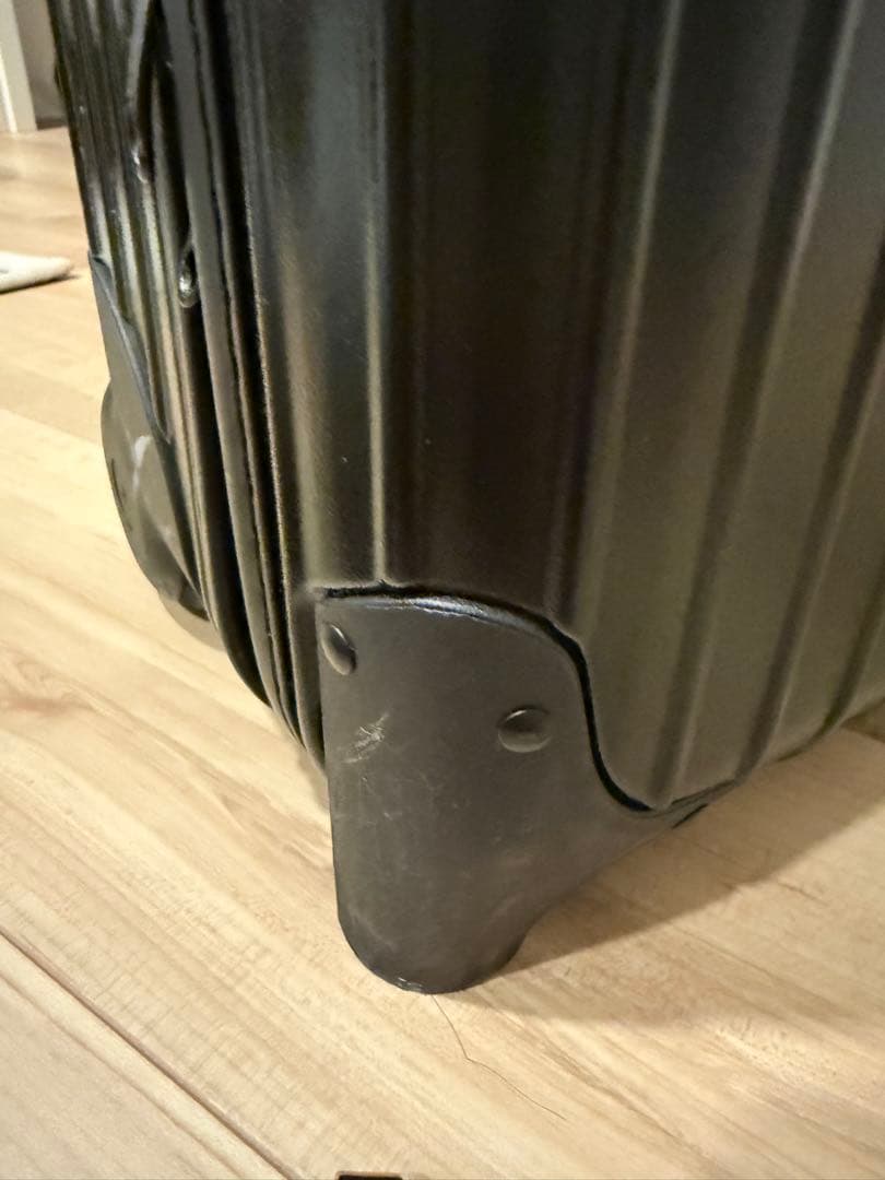 美品　リモワ　サルサ　黒　2輪 約33Ｌ　即購入OKです。