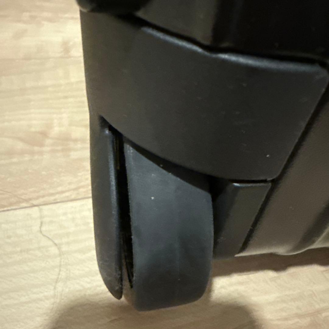 美品　リモワ　サルサ　黒　2輪 約33Ｌ　即購入OKです。