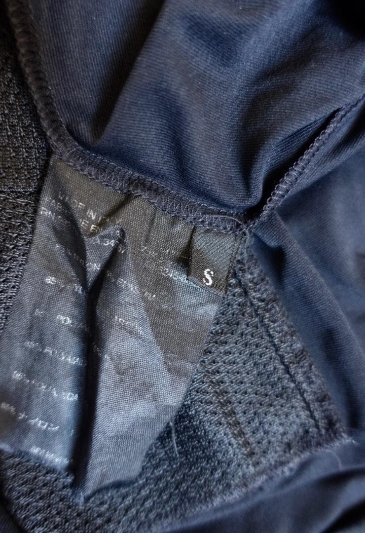 PRADA プラダ ブラック 赤タグ ラバー Tシャツ ジッパーポケット付き