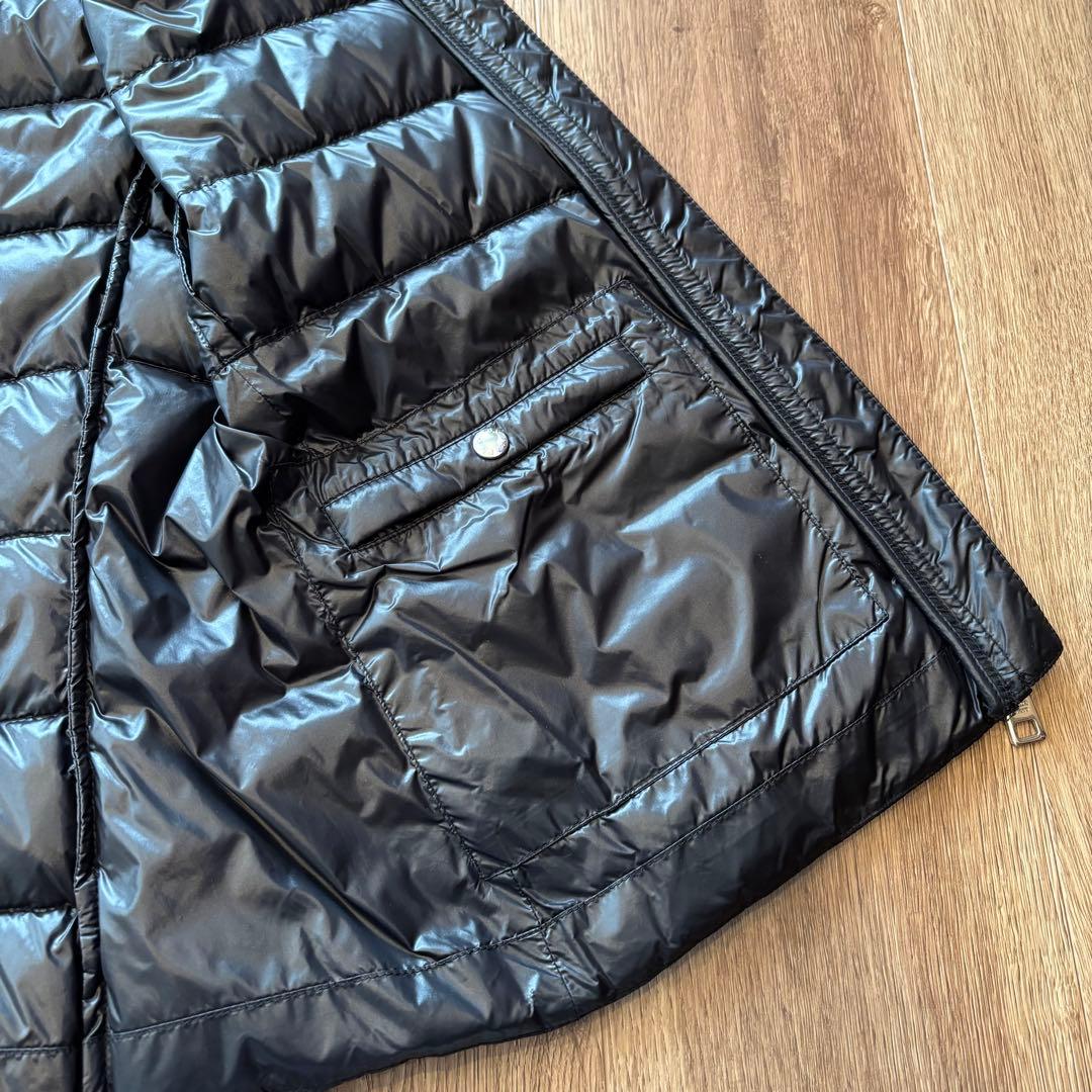 PRADA ダウンベスト