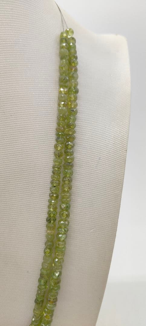 1821. スフェーンボタンカット2本連売り