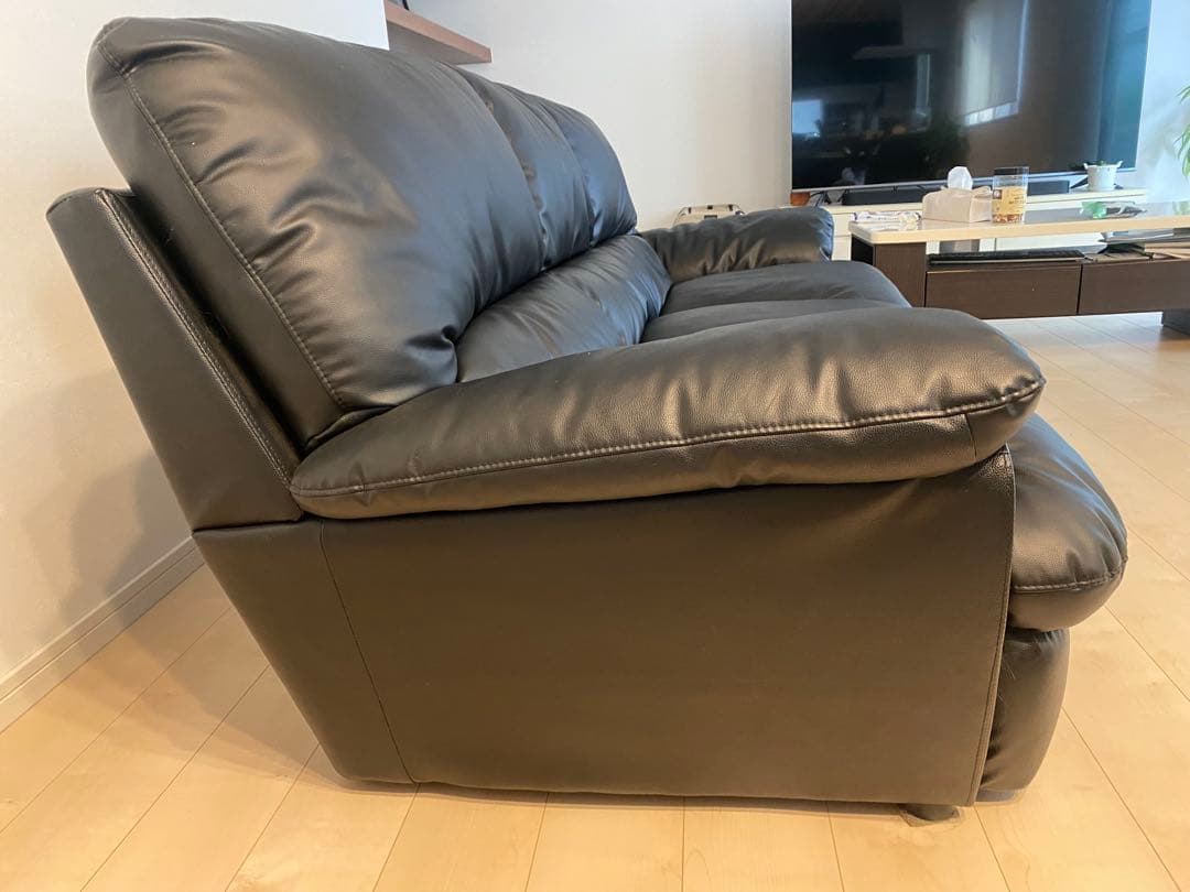 P*N様 ニトリの黒いソファ３人掛けソファ