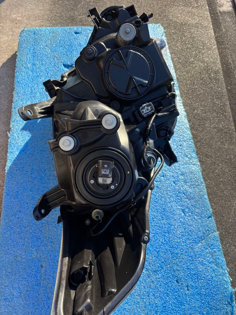 アルファード20系後期ヘッドライト左AFS付き✨