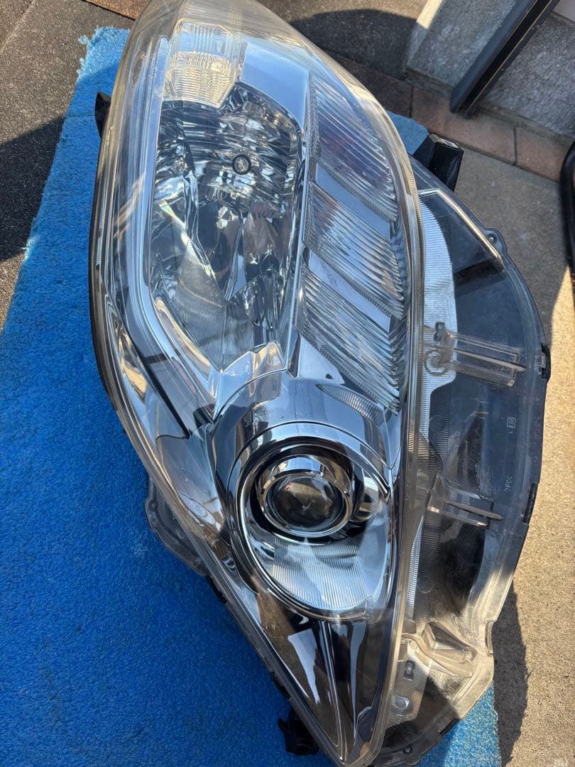 アルファード20系後期ヘッドライト左AFS付き✨