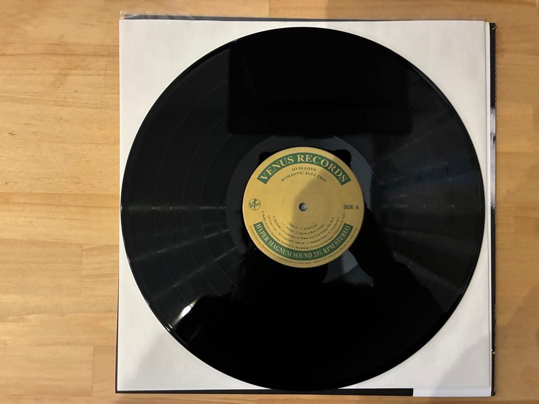ROMANTIC JAZZ TRIO / SO IN LOVE LPレコード
