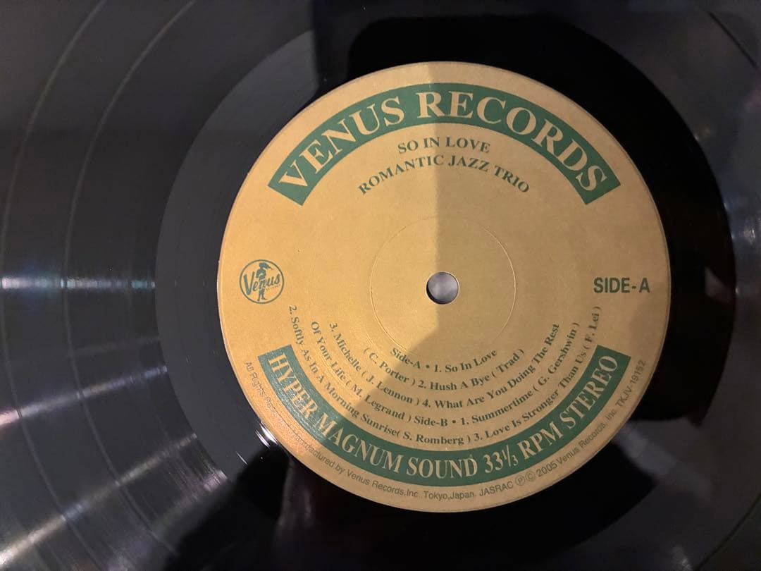 ROMANTIC JAZZ TRIO / SO IN LOVE LPレコード