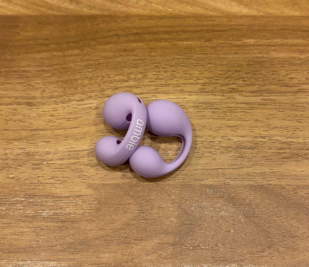 イヤホンambie AM-TW02 Whiteとsocks lavender