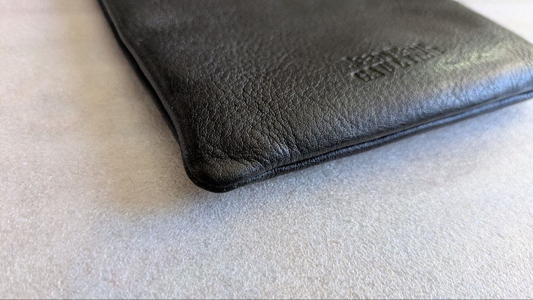 ゴルチエ　レザーサコッシュ　黒バッグ