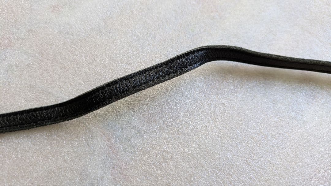 ゴルチエ　レザーサコッシュ　黒バッグ