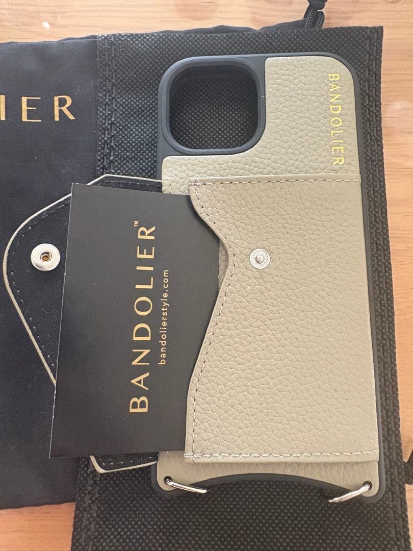 【新品未使用】BANDOLIER バンドリヤー iPhone15 ケース