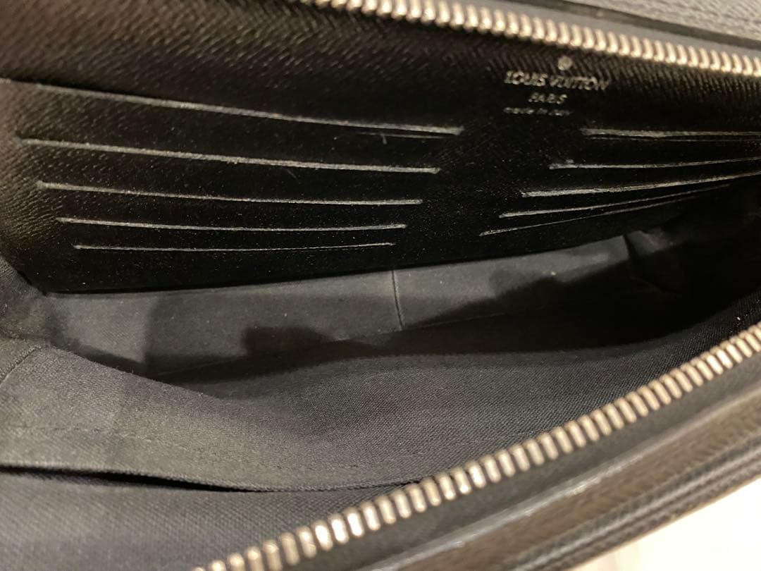 LOUIS VUITTON ルイ ヴィトン タイガ パヴェル セカンドバッグ　黒
