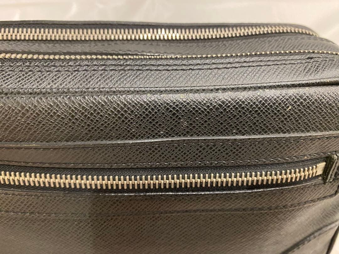 LOUIS VUITTON ルイ ヴィトン タイガ パヴェル セカンドバッグ　黒