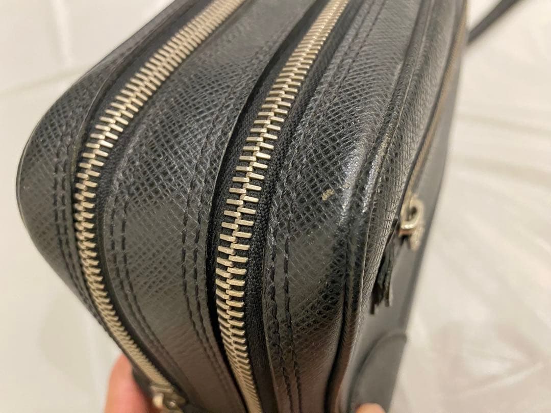 LOUIS VUITTON ルイ ヴィトン タイガ パヴェル セカンドバッグ　黒