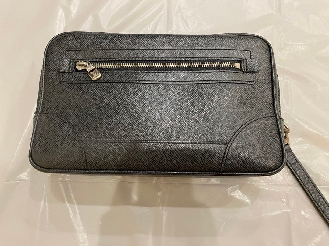 LOUIS VUITTON ルイ ヴィトン タイガ パヴェル セカンドバッグ　黒