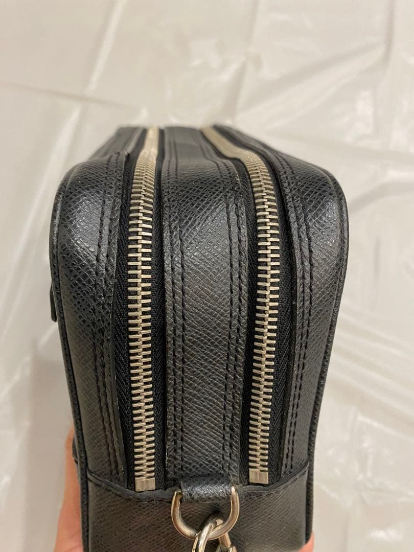 LOUIS VUITTON ルイ ヴィトン タイガ パヴェル セカンドバッグ　黒