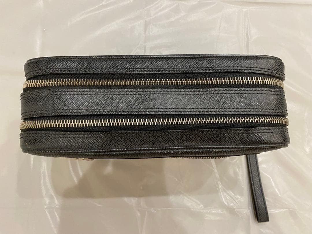 LOUIS VUITTON ルイ ヴィトン タイガ パヴェル セカンドバッグ　黒