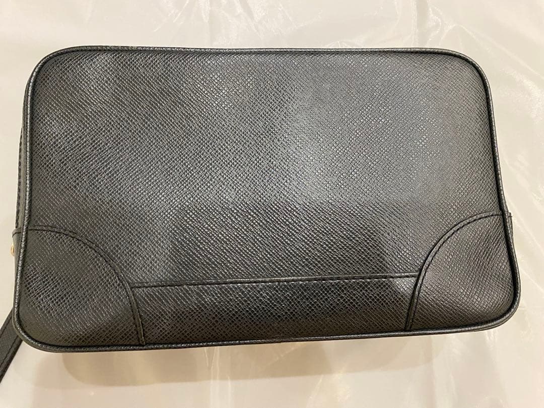 LOUIS VUITTON ルイ ヴィトン タイガ パヴェル セカンドバッグ　黒