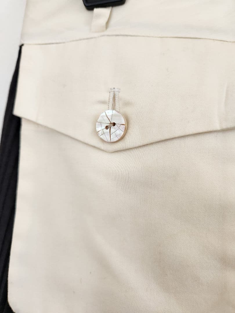 but beautiful II　目玉ボタンパンツ