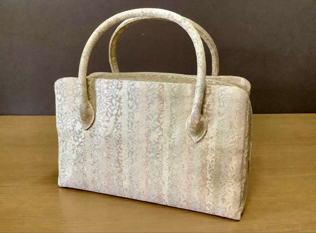 淡いベージュ　和装用バッグ　利休バッグ