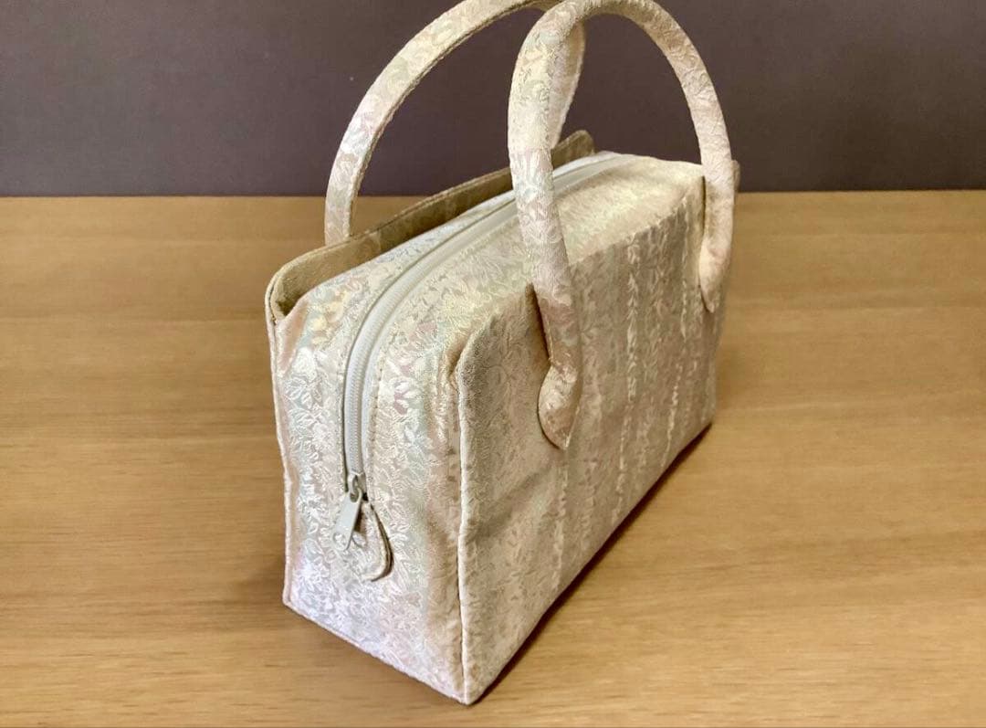 淡いベージュ　和装用バッグ　利休バッグ