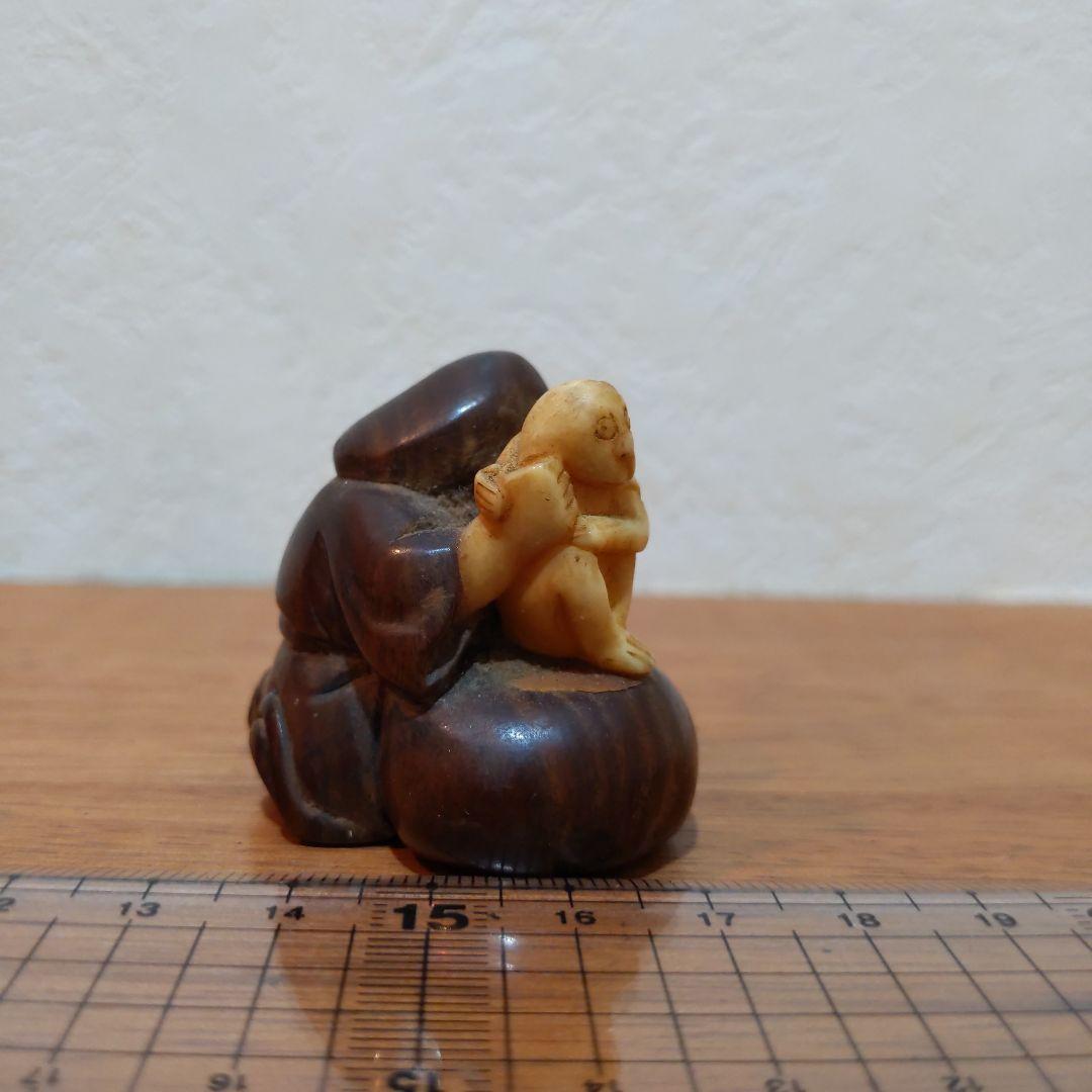 時代提物 縁起物置根付 木彫り×天然素材 【大黒様と猿】高約4.1cm 重34ｇ