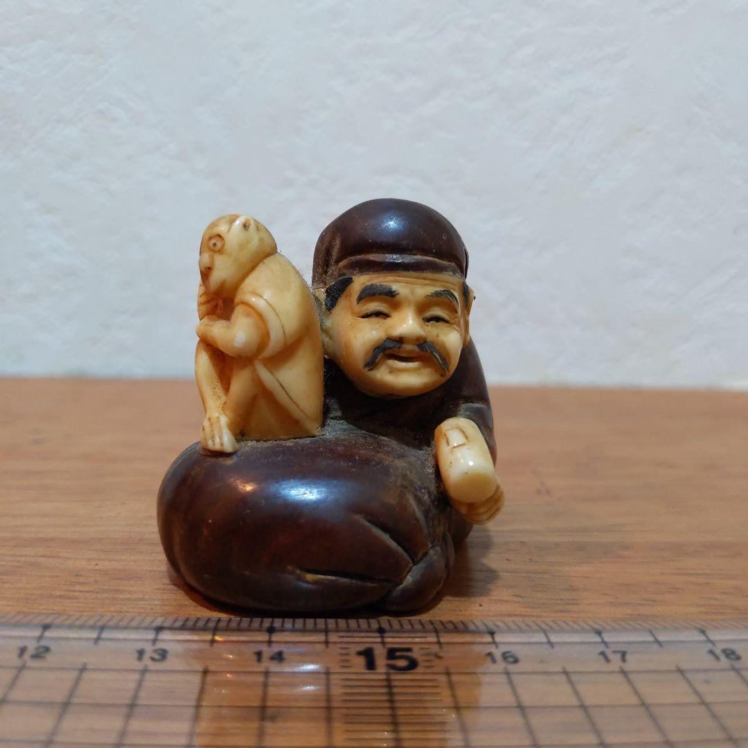 時代提物 縁起物置根付 木彫り×天然素材 【大黒様と猿】高約4.1cm 重34ｇ