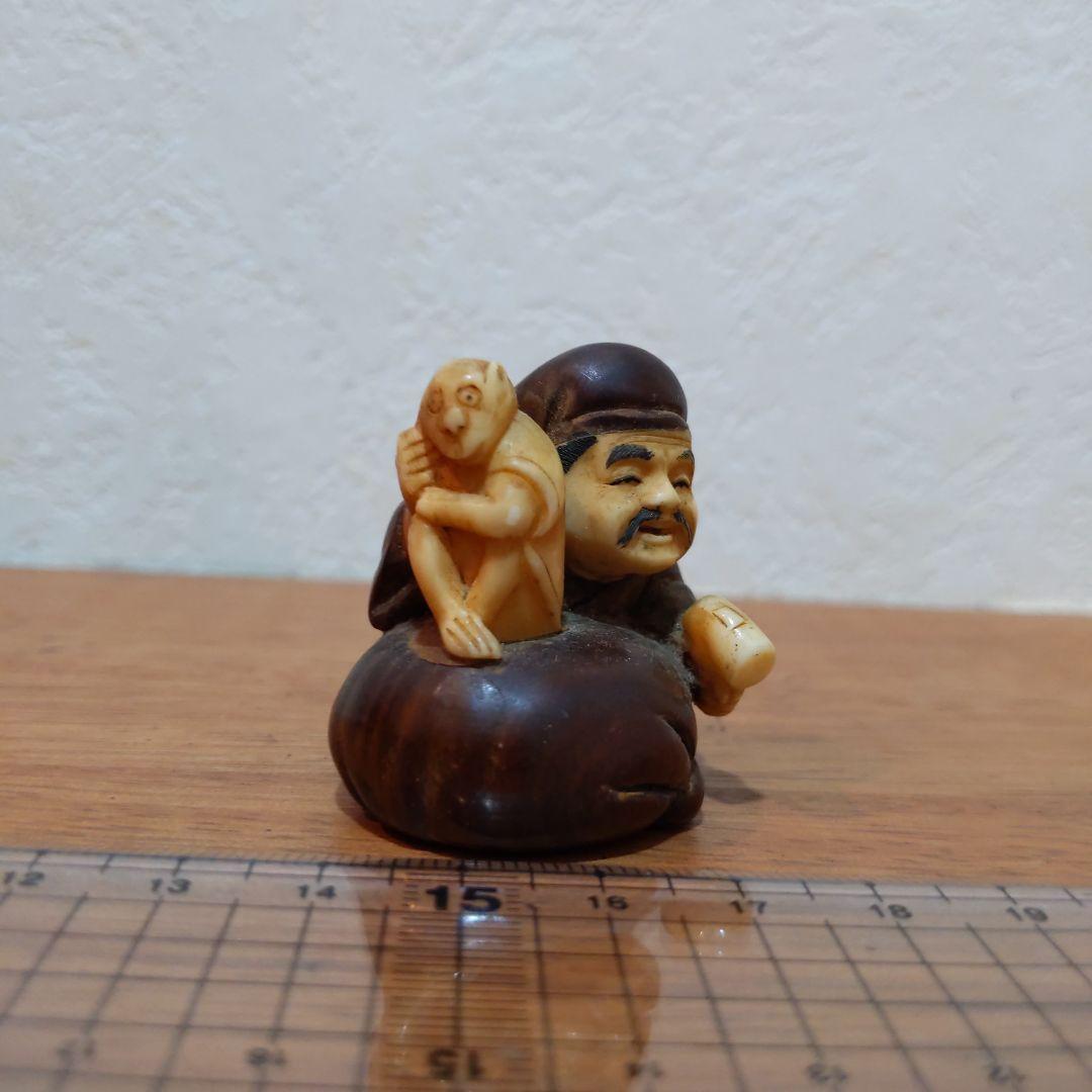 時代提物 縁起物置根付 木彫り×天然素材 【大黒様と猿】高約4.1cm 重34ｇ