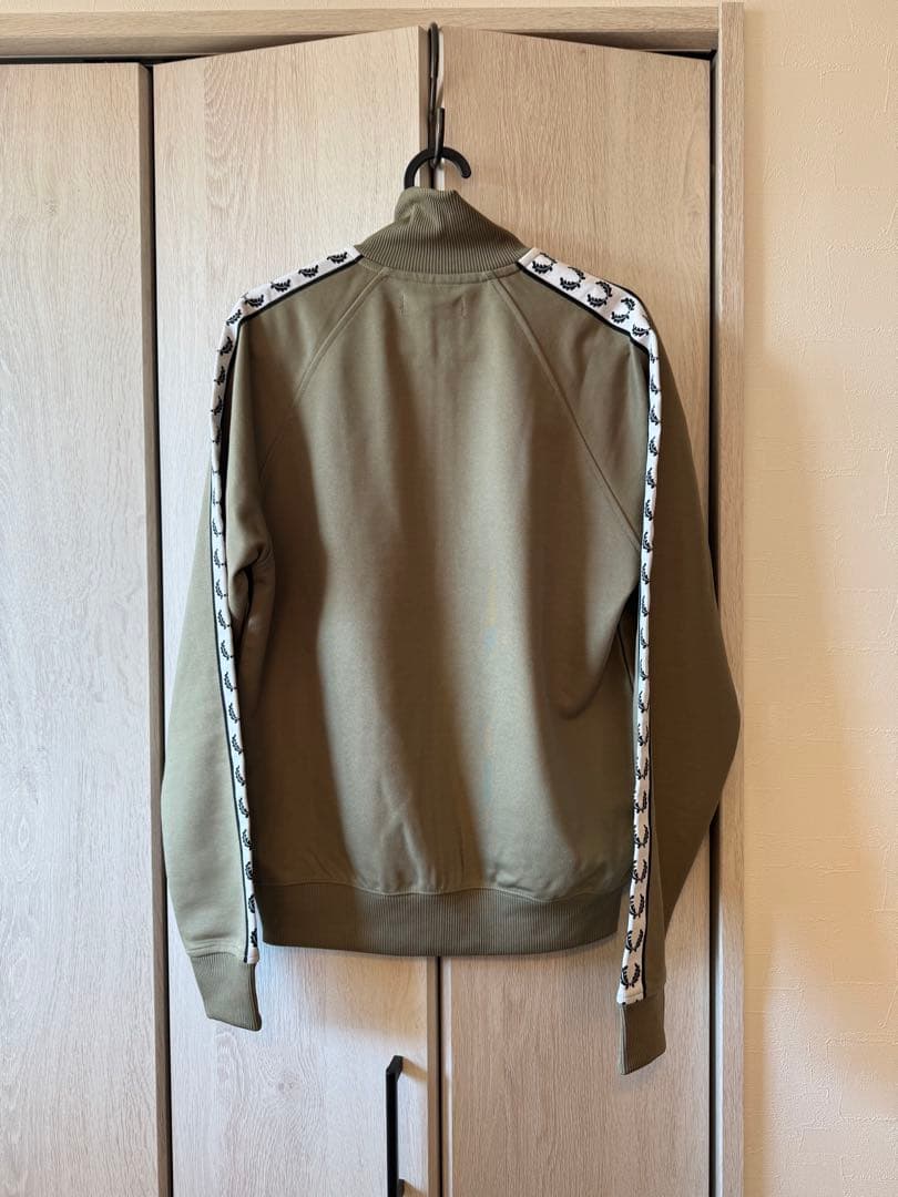 FRED PERRY オリーブ ジップアップジャケット