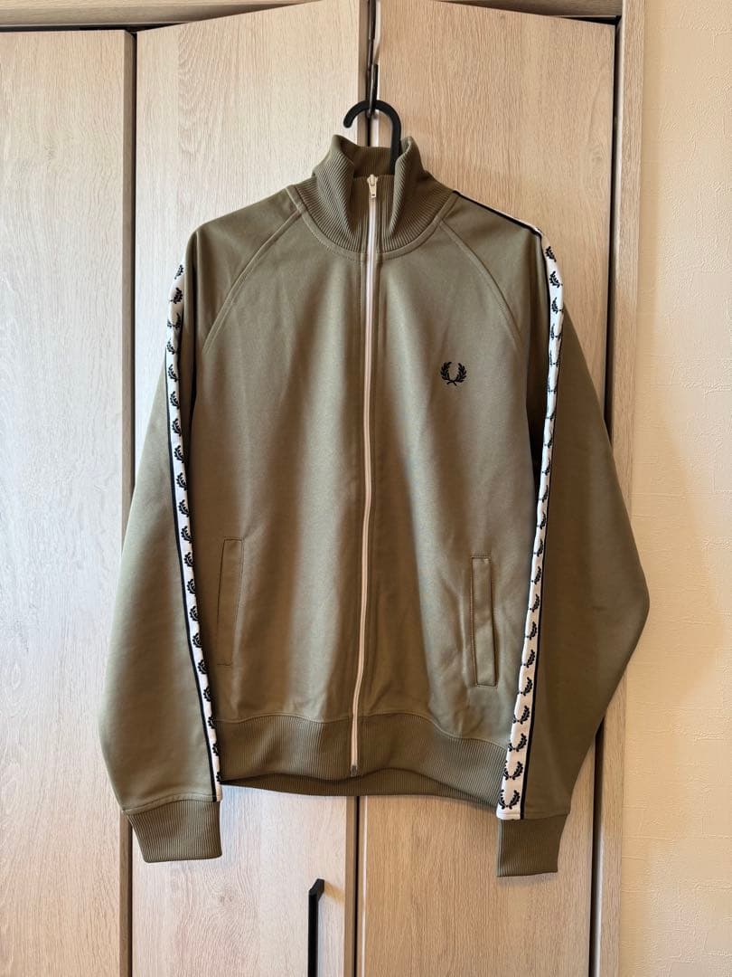 FRED PERRY オリーブ ジップアップジャケット
