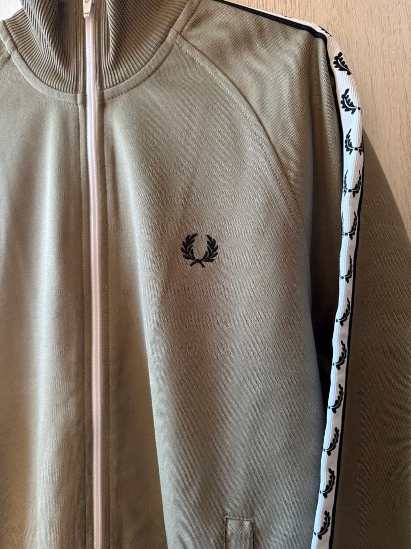 FRED PERRY オリーブ ジップアップジャケット