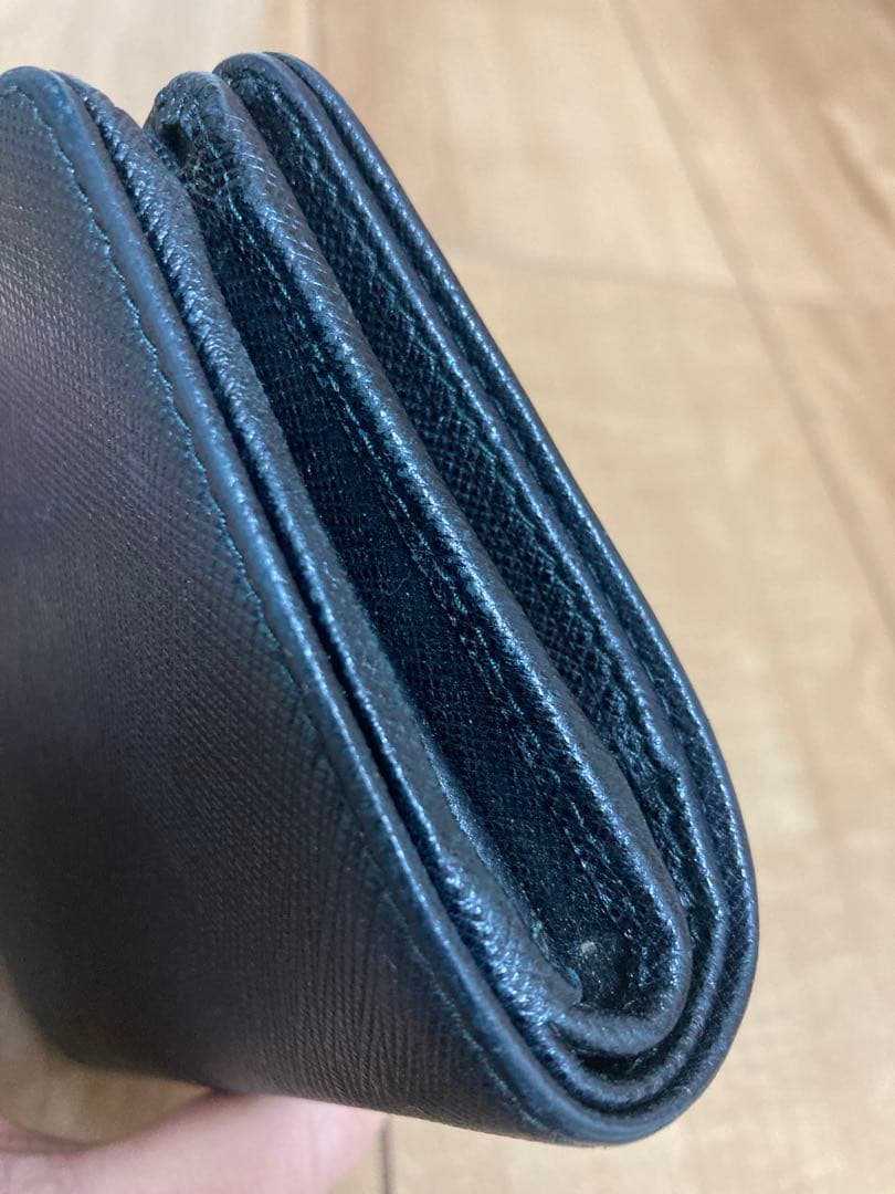 PRADA ブラック サフィアーノレザー 二つ折り財布