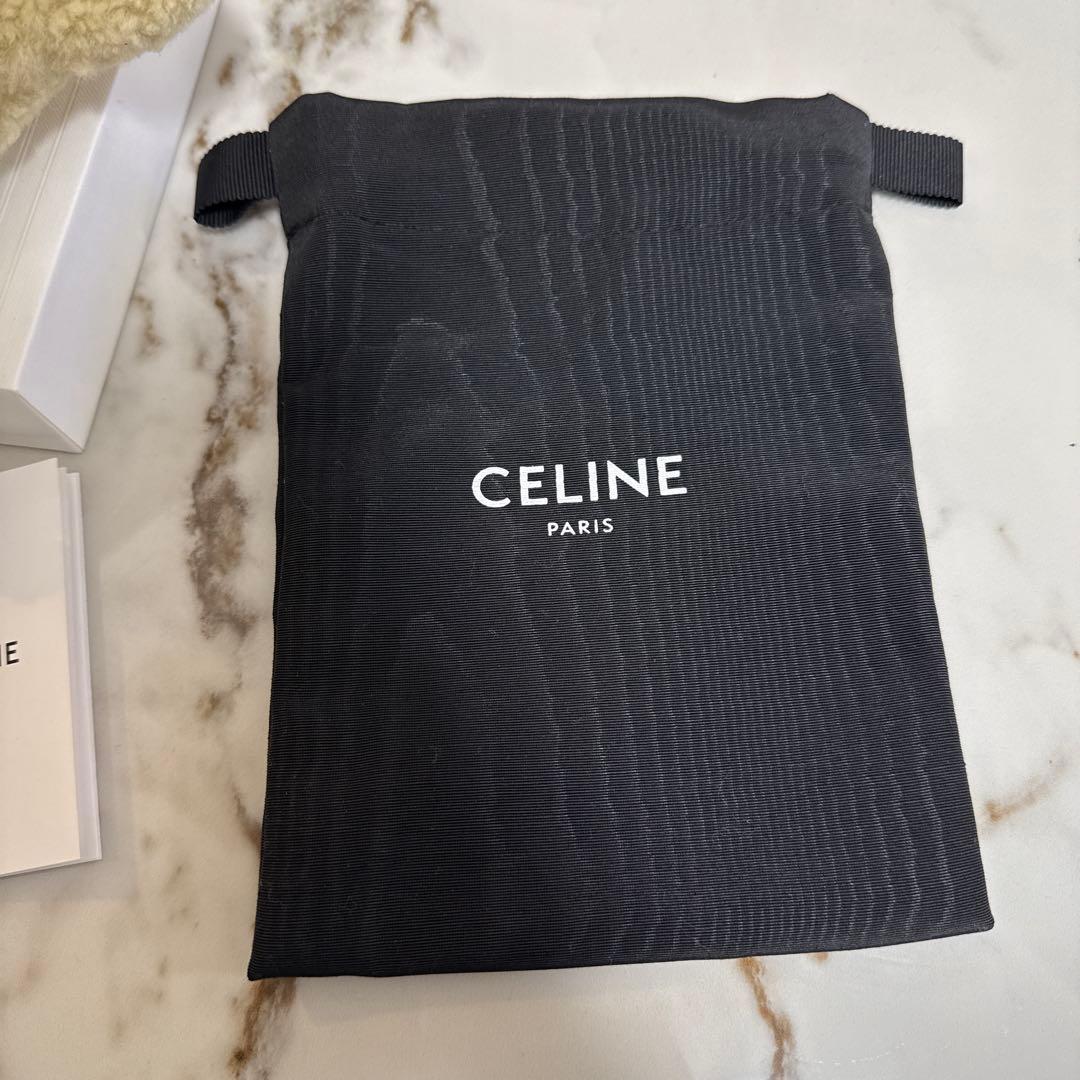 新品　付属品完備　CELINE セリーヌ　トリオンフ ポンポンチャーム