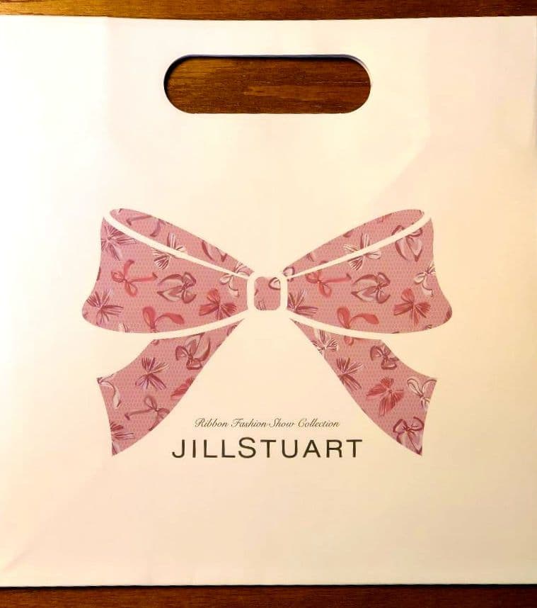 ジルスチュアート　クリスマスコフレ　2025 リボンファッションショー