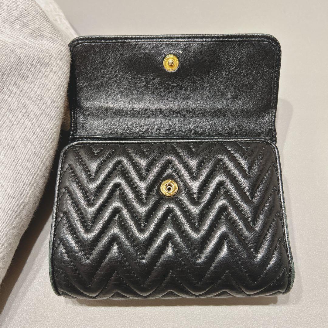 miumiu 三つ折り財布