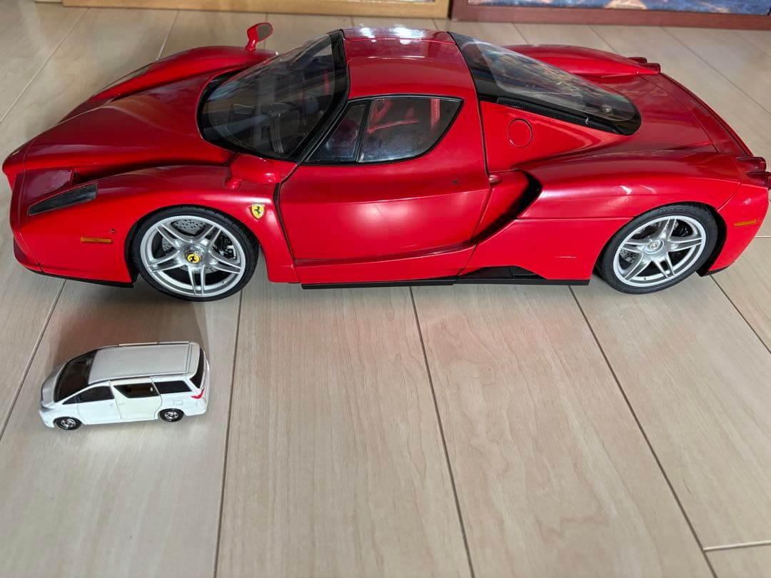 ミスターポン様用。1/10 Ferrari エンツォ 赤 ミニカー