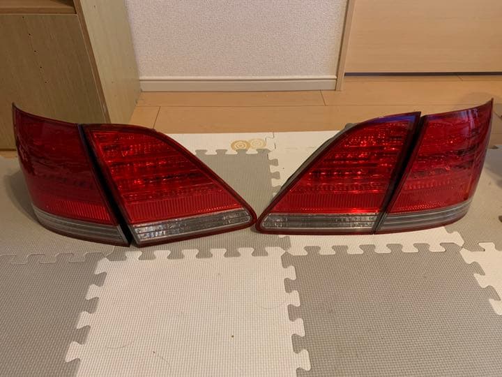 美品‼️18系クラウン 純正テールランプ